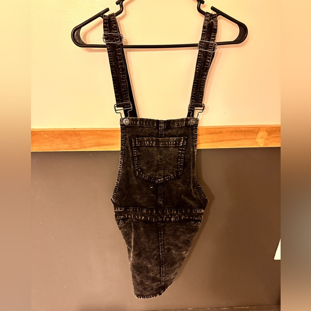 Overall skirt